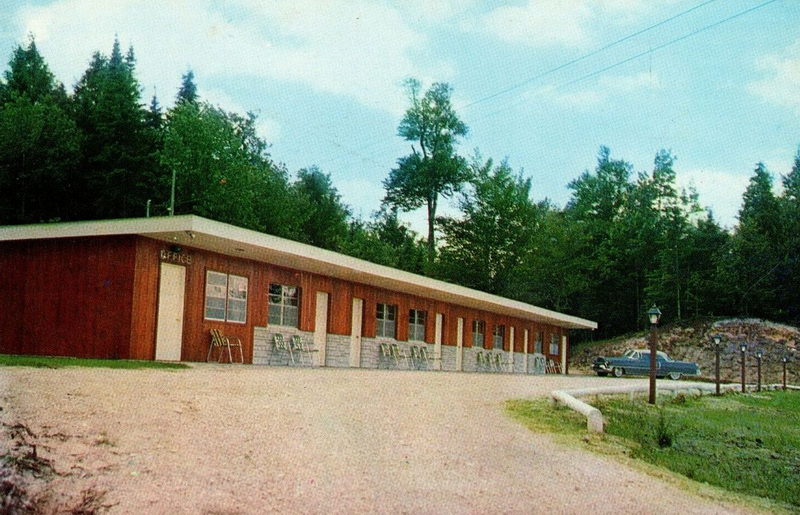 North Star Motel (Brevort Motel) - Vintage Postcard